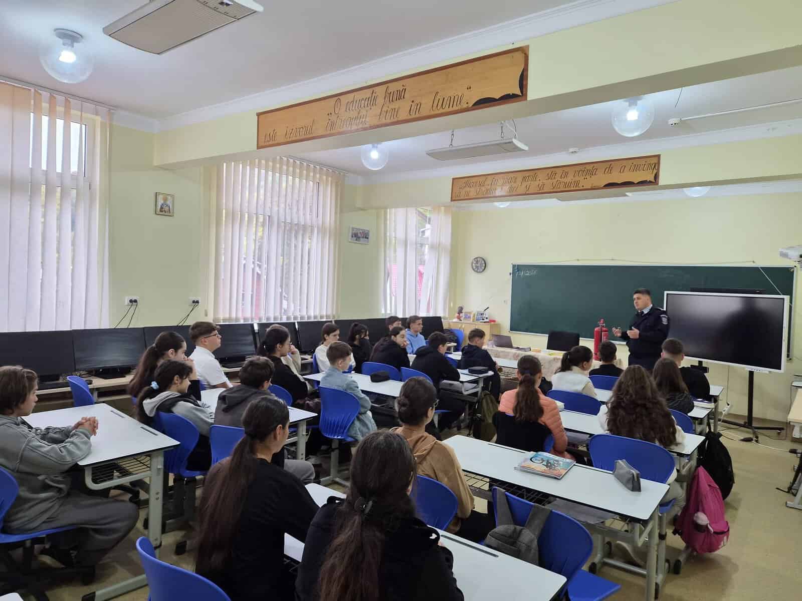 Siguranța începe cu informarea: Ziua Informării Preventive și Ziua Internațională pentru Reducerea Riscurilor de Dezastre Siguranța începe cu informarea: Ziua Informării Preventive și Ziua Internațională pentru Reducerea Riscurilor de Dezastre