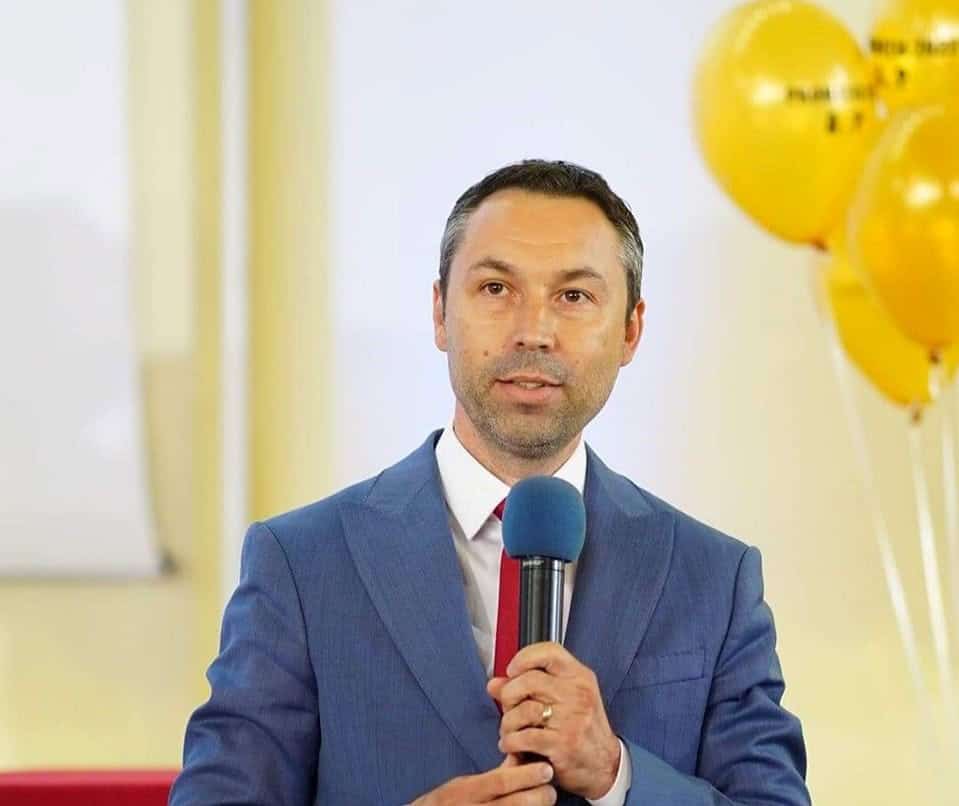 Ploieștiul riscă să piardă timp și bani din cauza întârzierilor la proiectele europene. Consilierul Mihai Apostolache îi cere explicații primarului Mihai Polițeanu