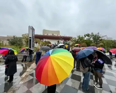 SURSE: Protest în Ploiești pentru recunoașterea legală a cuplurilor gay și a celor necăsătorite. Aproximativ 1.000 de persoane au manifestat la București SURSE: Protest în Ploiești pentru recunoașterea legală a cuplurilor gay și a celor necăsătorite. Aproximativ 1.000 de persoane au manifestat la București