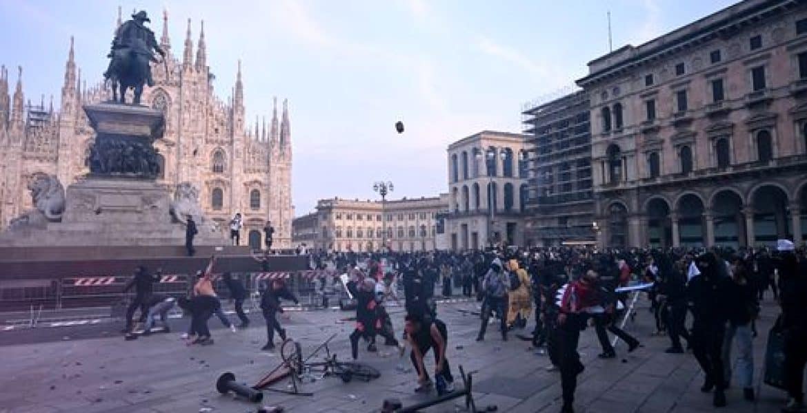 Europa dă în clocot. Sute de mii de italieni au ieșit în stradă, nemulțumiți de scumpiri, salarii și pensii. La Milano protestele au degenerat în violențe. La fel și la Torino. La Roma, peste 100.000 de oameni au ieșit în stradă