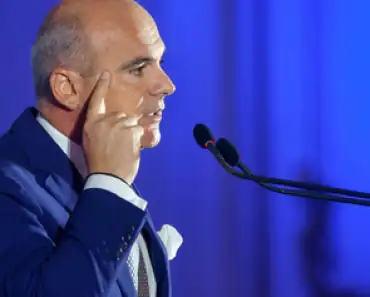 Rareș Bogdan îl desființează Ilie Bolojan: „Parcă am vorbit cu pereții! Omul pur și simplu nu pricepea” / Speranțele liberalului se mută la Luca Niculescu Rareș Bogdan îl desființează Ilie Bolojan: „Parcă am vorbit cu pereții! Omul pur și simplu nu pricepea” / Speranțele liberalului se mută la Luca Niculescu