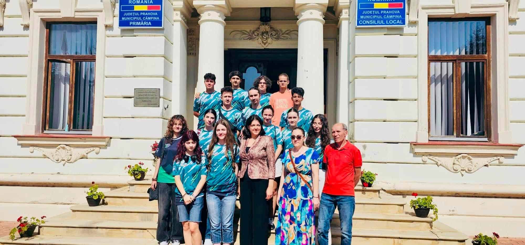 Primăria Câmpina, alături de tinerii care fac performanță. TEAM UNDEFINED, felicitată după succesul european de la Eindhoven Primăria Câmpina, alături de tinerii care fac performanță. TEAM UNDEFINED, felicitată după succesul european de la Eindhoven