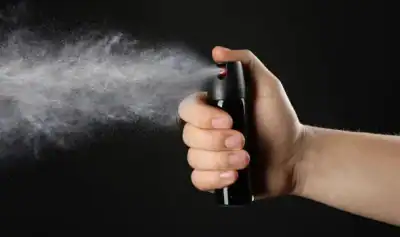 Un elev din Ploiești a dat cu spray lacrimogen în școală. O elevă a avut nevoie de ingrijiri medicale