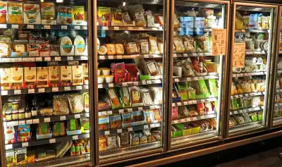 Atac cibernetic în marile supermarketuri: Hackerii au dus temperatura frigiderelor la 50 de grade
