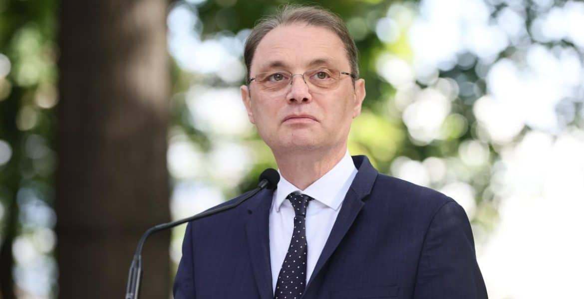 Surse: Ce variante de guvern are Luca Niculescu. Totul depinde de decizia PSD de miercuri. „Se schimbă de la o oră la alta”